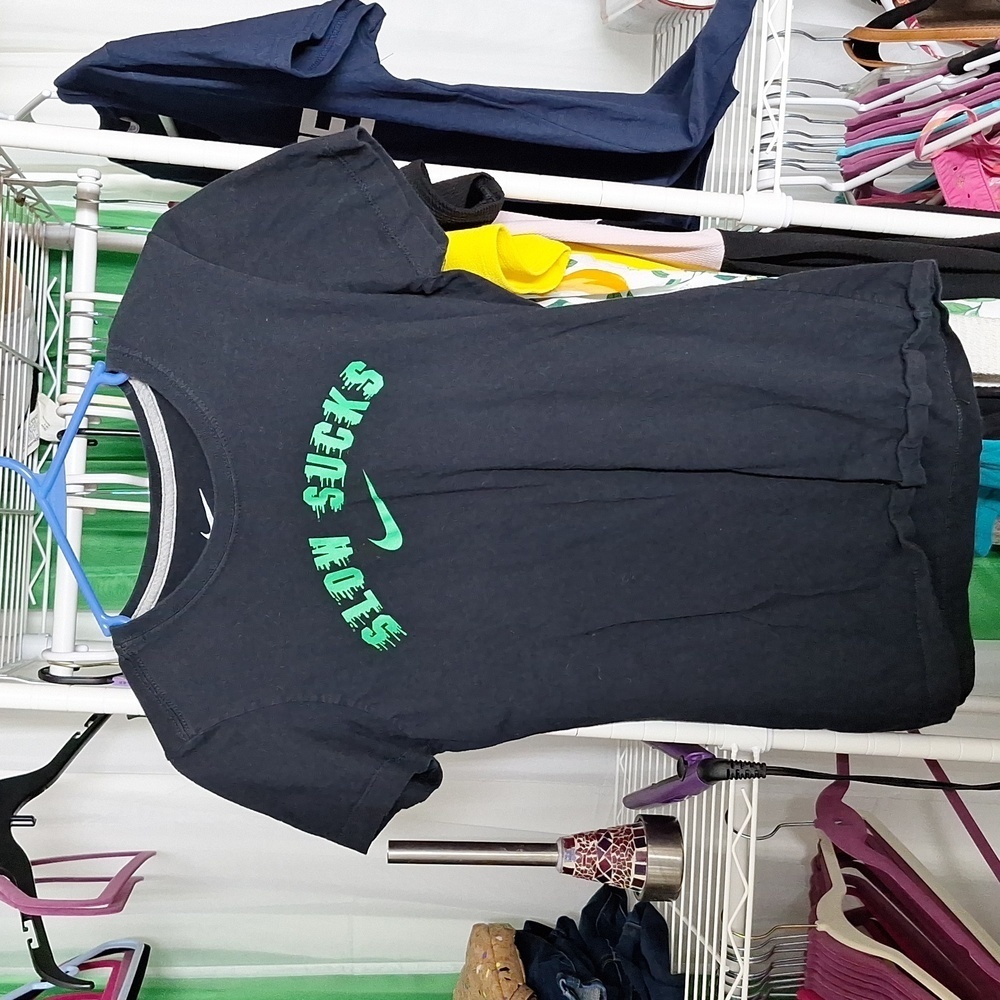 NIKE SLIM FIT T-SHIRT SIZE MEDIUM BLACK AND GREEN